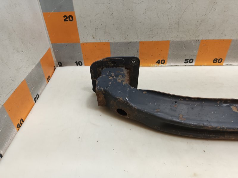 Усилитель заднего бампера