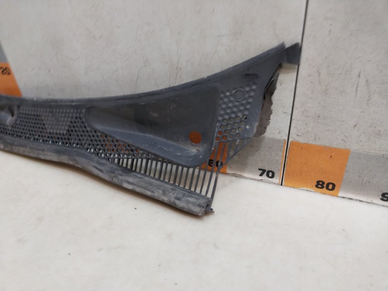 Планка под лобовое стекло