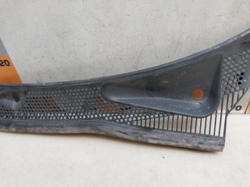 Планка под лобовое стекло