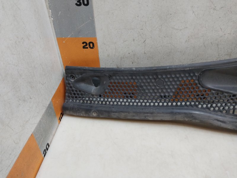 Планка под лобовое стекло