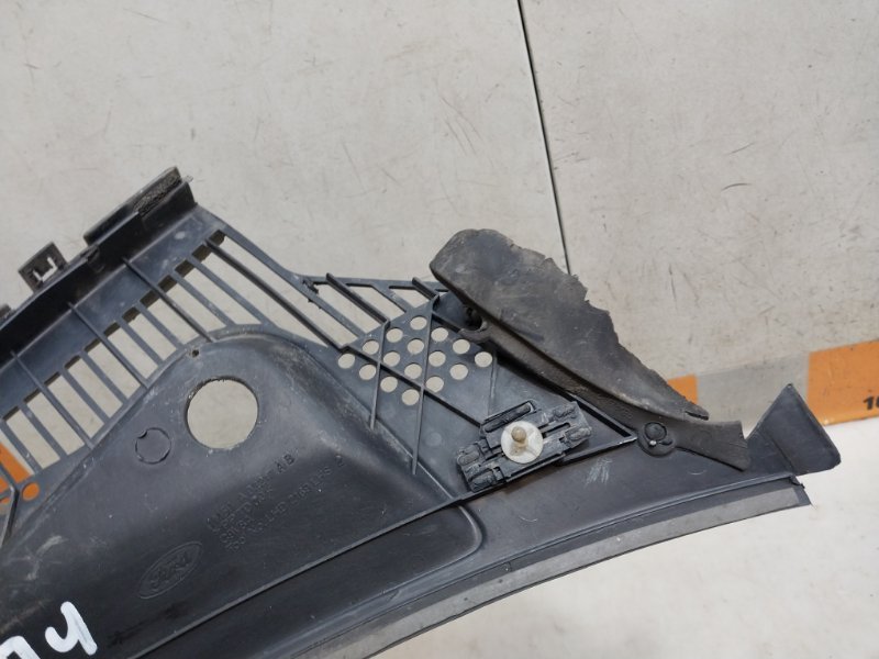 Планка под лобовое стекло