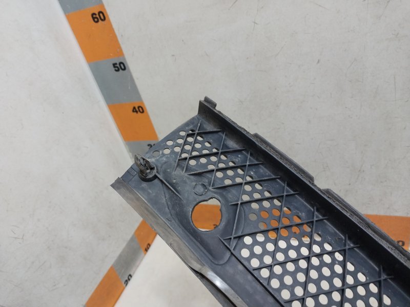 Планка под лобовое стекло