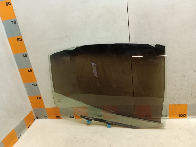 Стекло двери задней правой