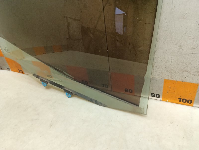 Стекло двери задней правой