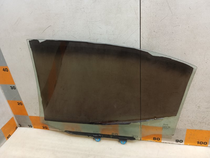 Стекло двери задней правой