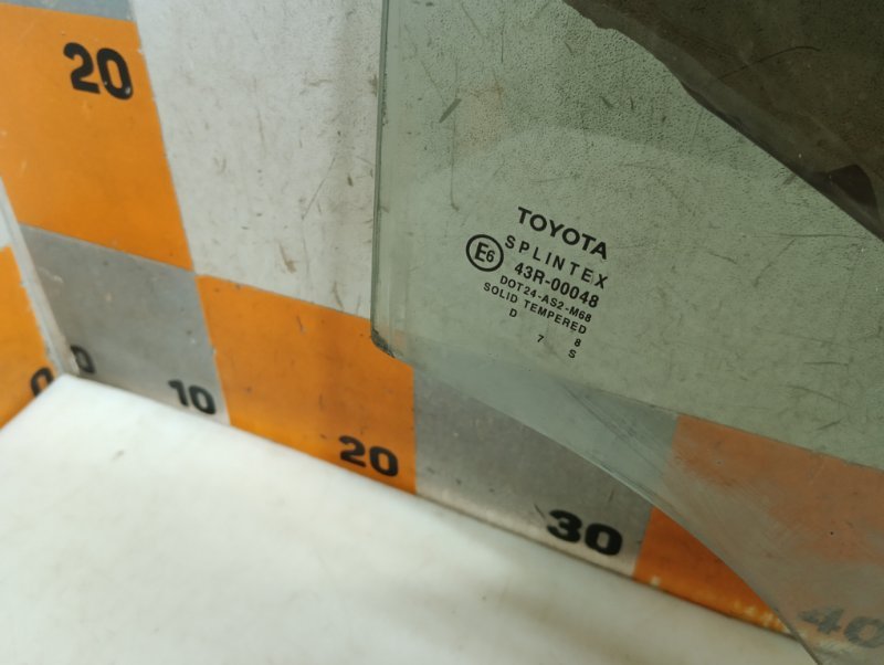 Стекло двери задней правой