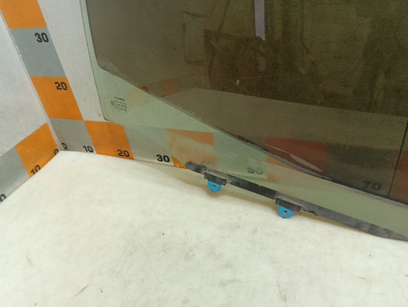 Стекло двери задней правой