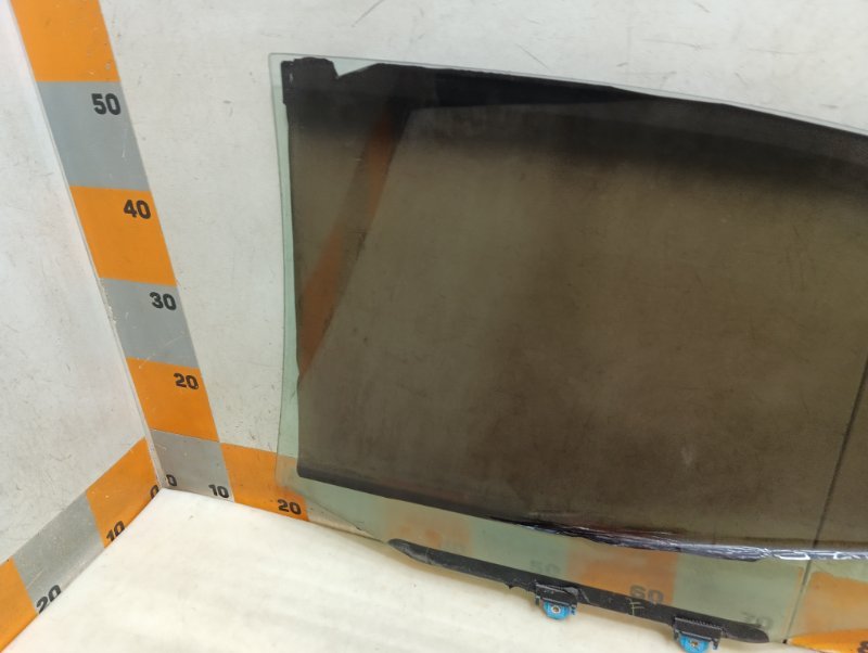 Стекло двери задней правой