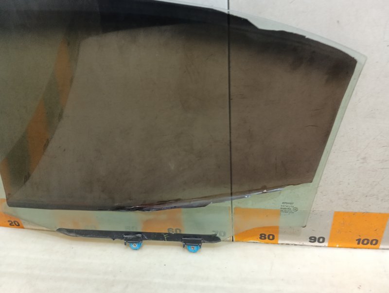 Стекло двери задней правой