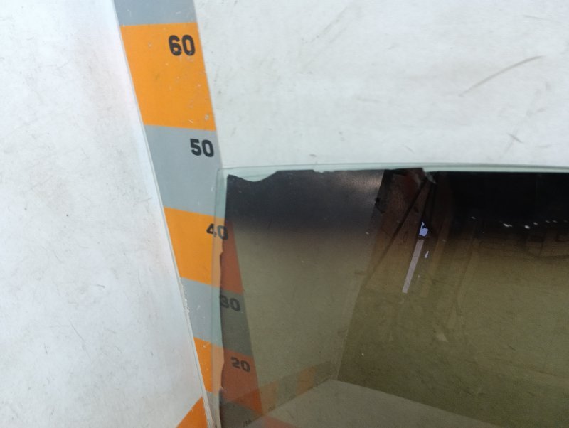 Стекло двери задней левой