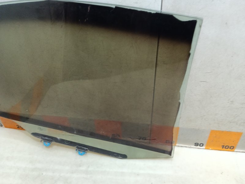 Стекло двери задней левой