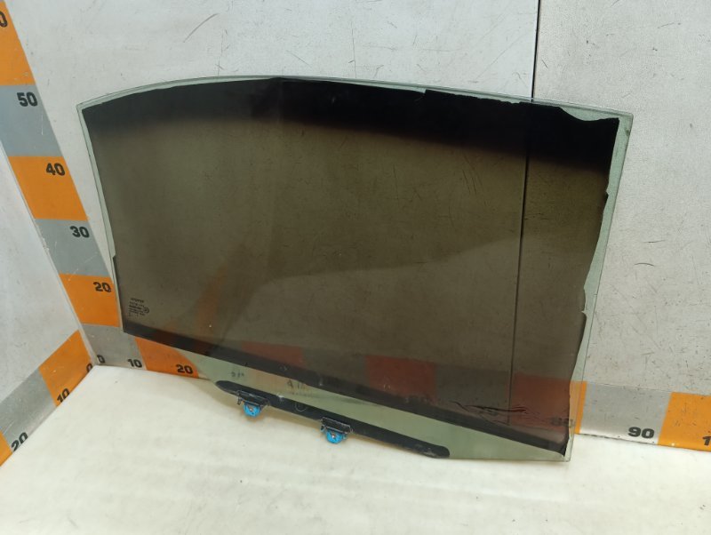 Стекло двери задней левой