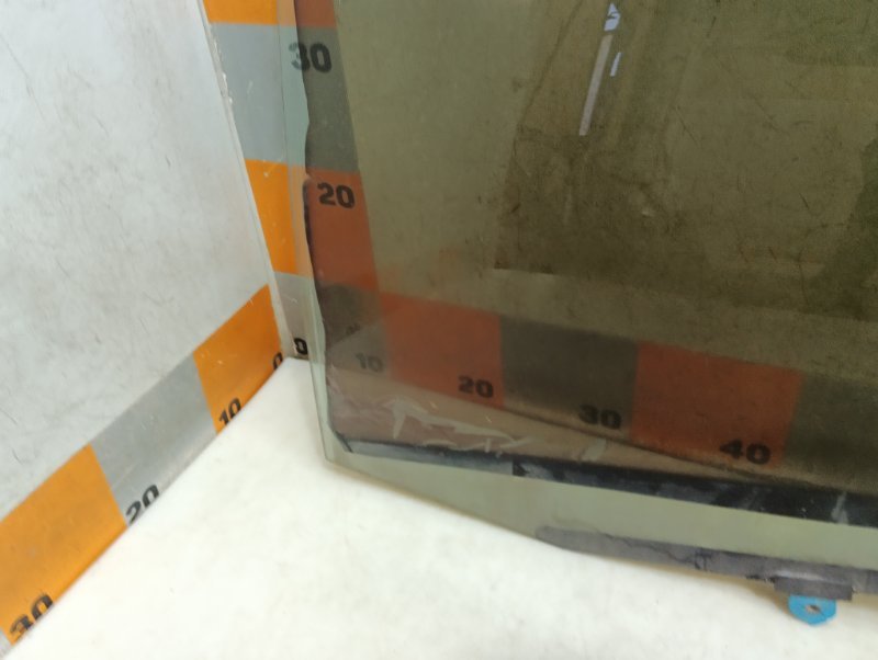 Стекло двери задней левой