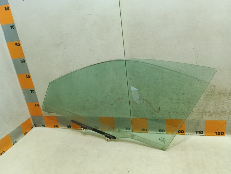 Стекло двери передней левой