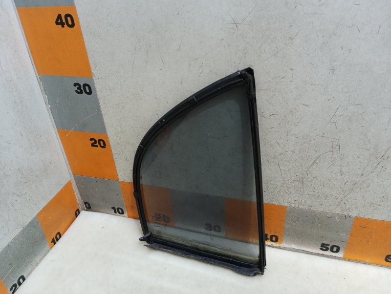 Стекло двери задней левой