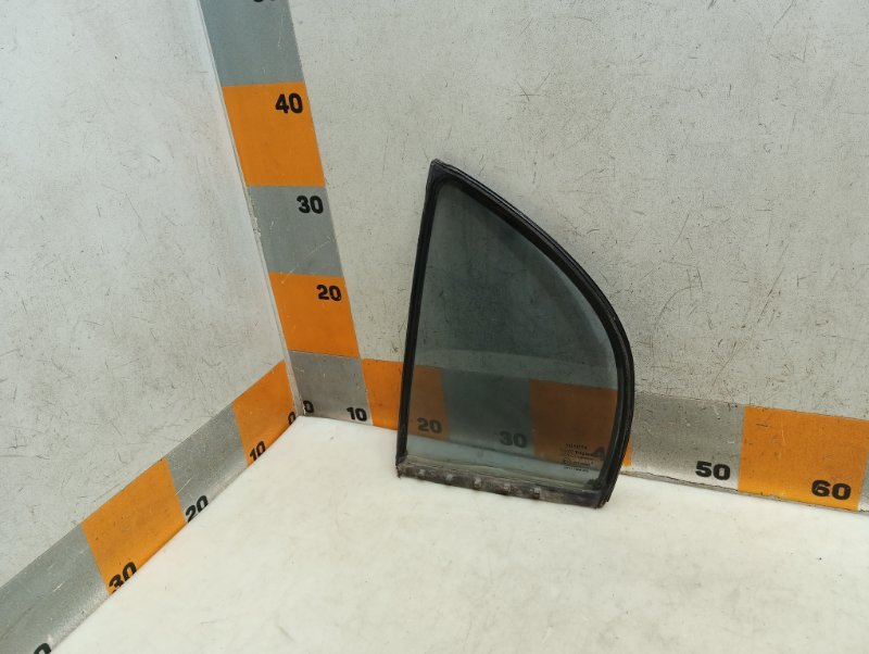 Стекло двери задней левой