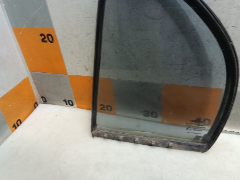 Стекло двери задней левой