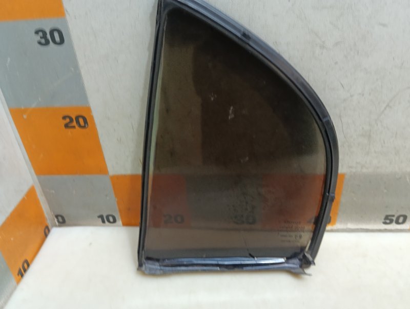 Стекло двери задней правой
