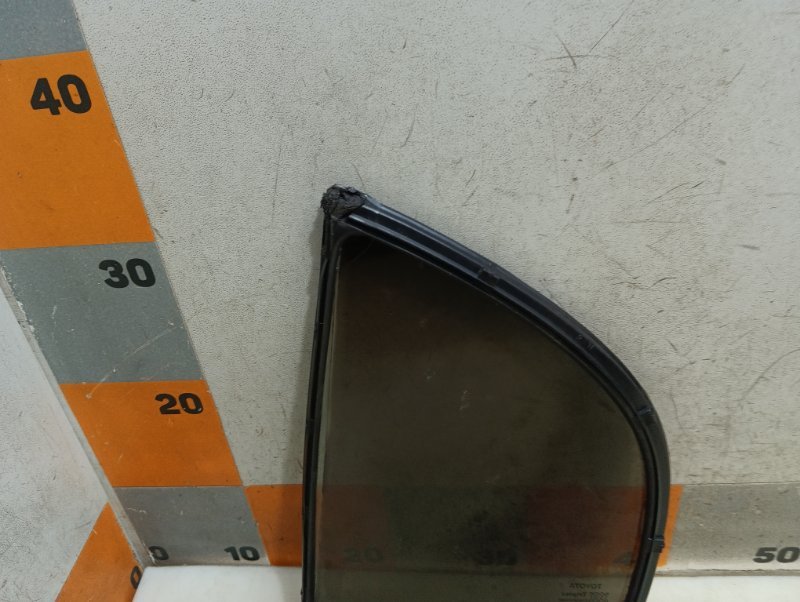 Стекло двери задней правой