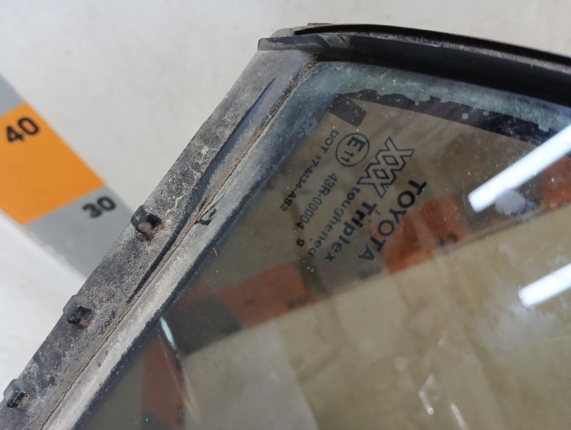 Стекло двери задней правой