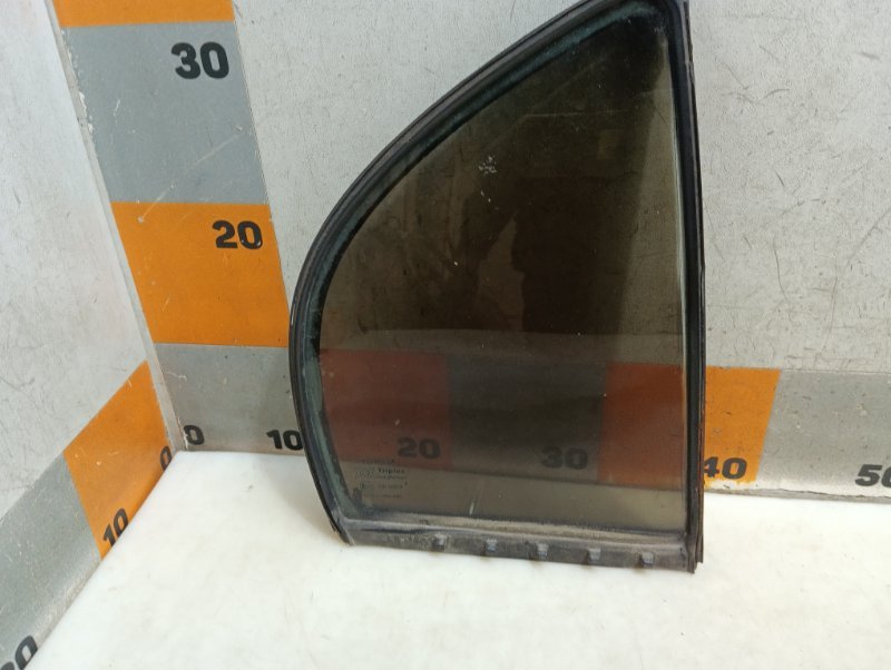 Стекло двери задней правой