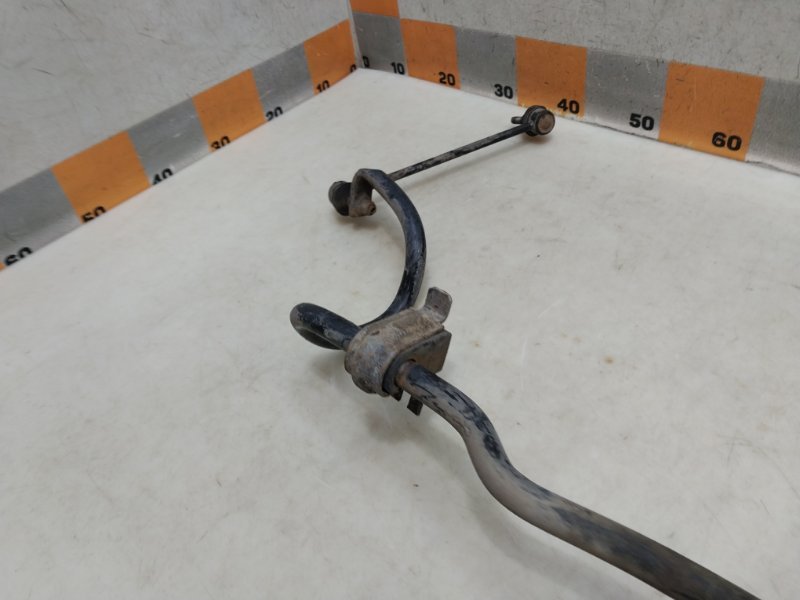 Стабилизатор передний