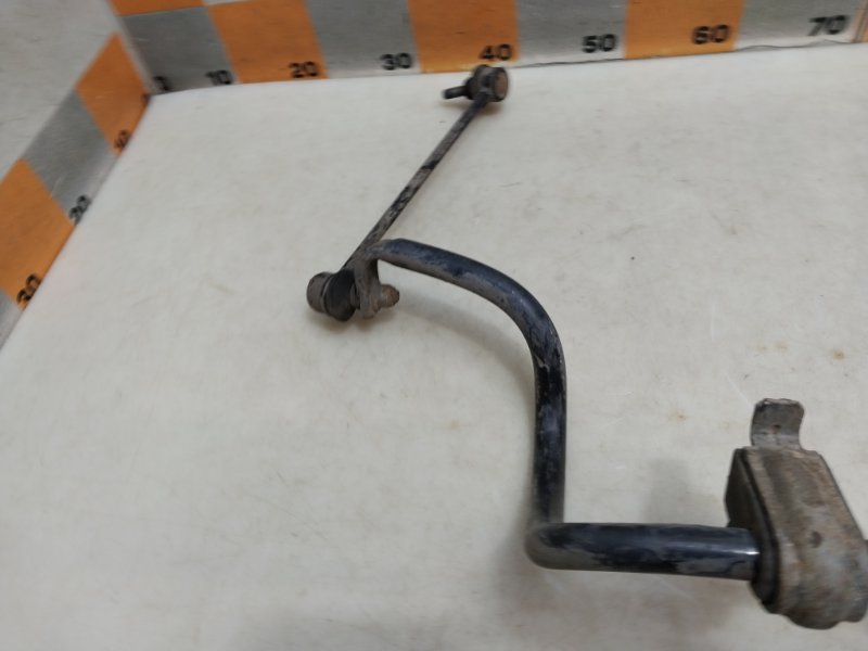 Стабилизатор передний