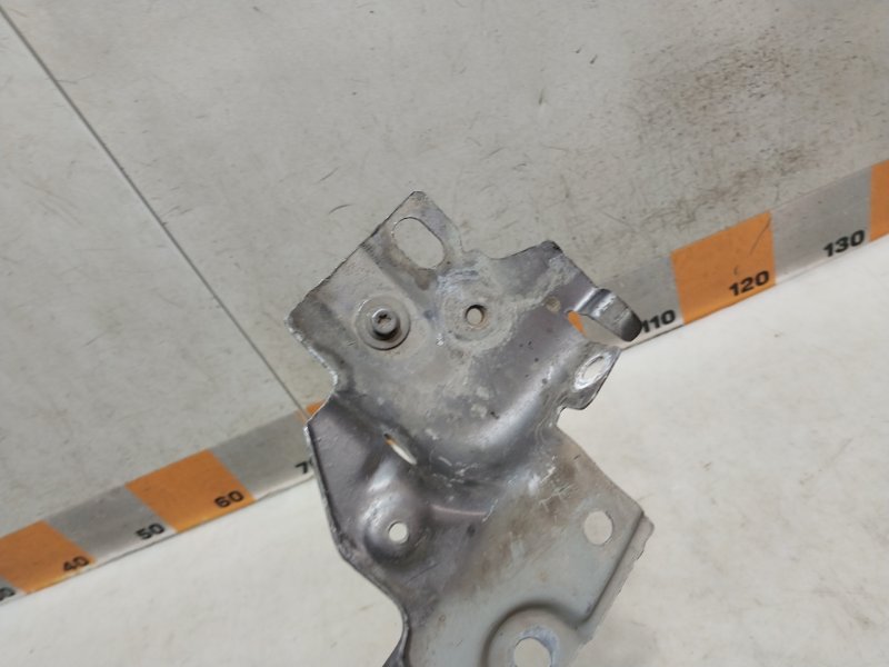 Кронштейн крепления крыла