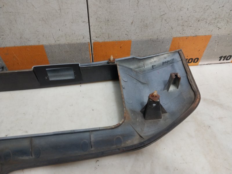 Накладка двери багажника