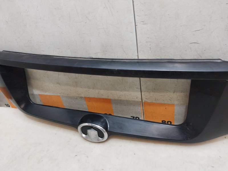 Накладка двери багажника