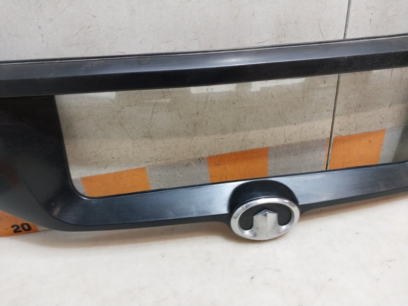 Накладка двери багажника