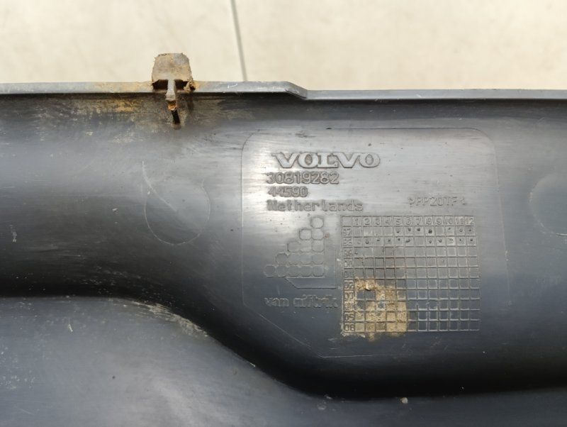 Крышка двигателя