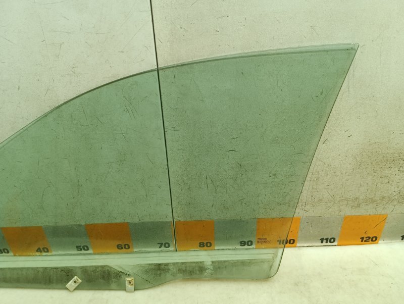 Стекло двери передней правой