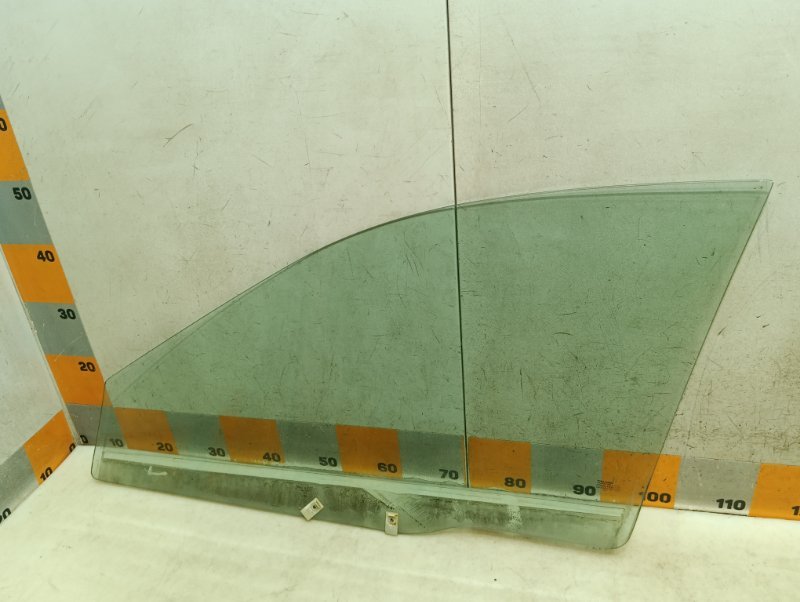 Стекло двери передней правой