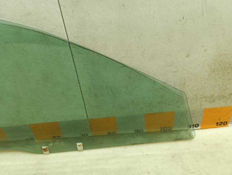 Стекло двери передней левой