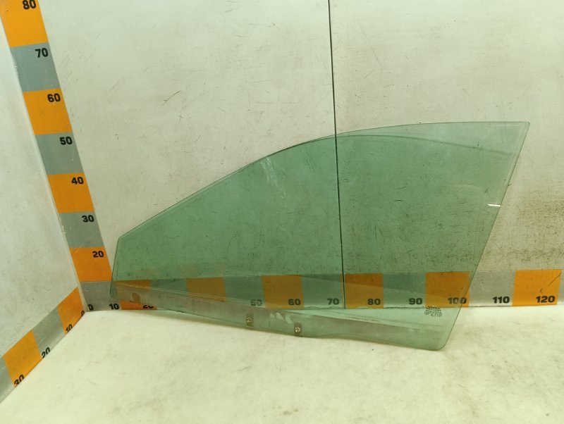 Стекло двери передней левой