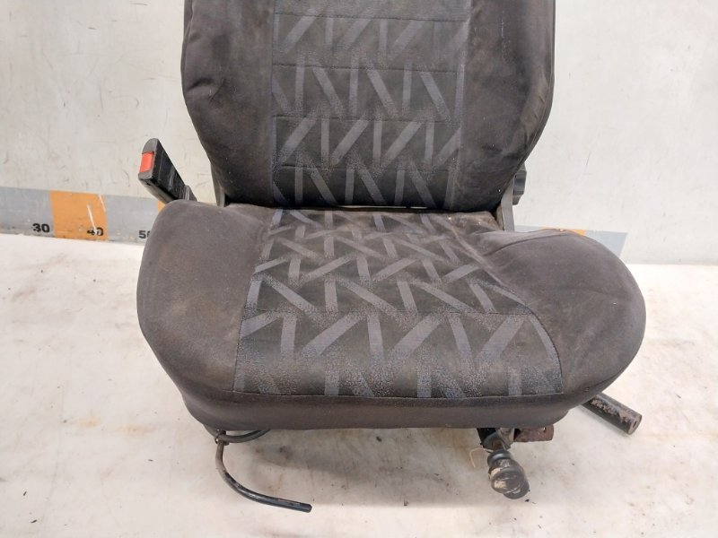 Сиденье переднее левое