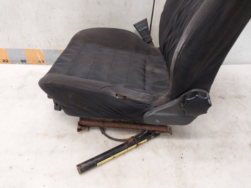 Сиденье переднее левое