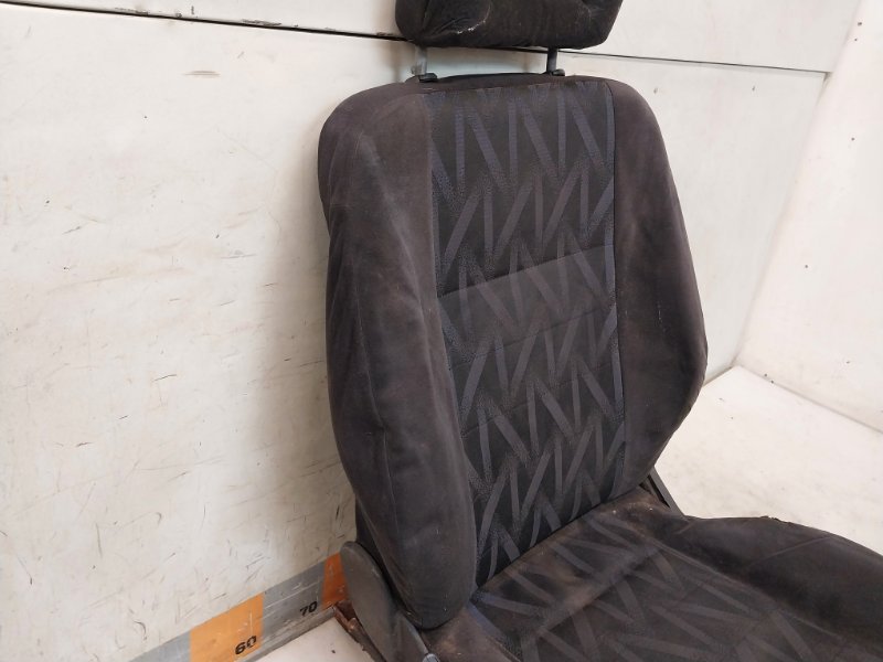 Сиденье переднее левое