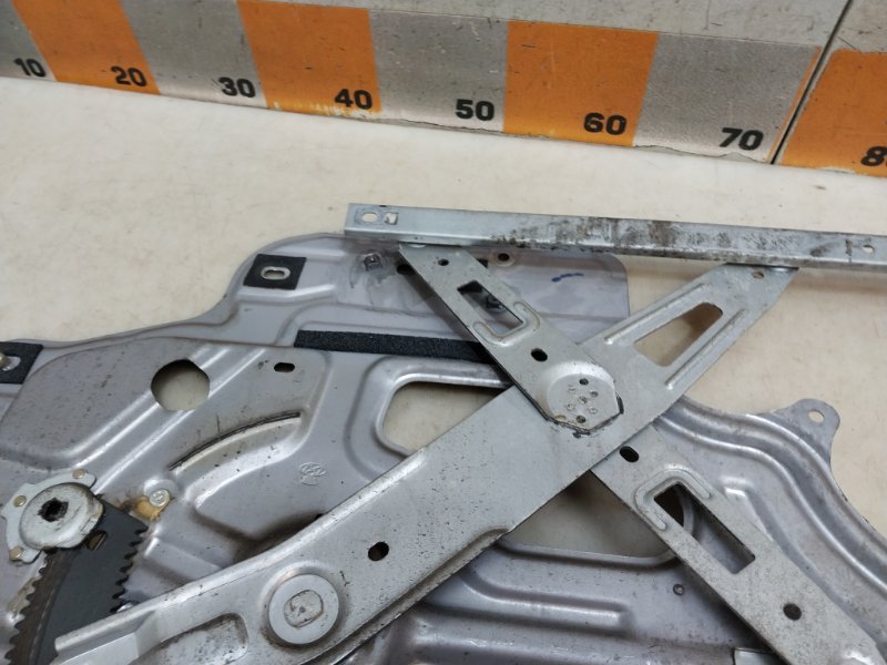 Стеклоподъемник электр. передний левый