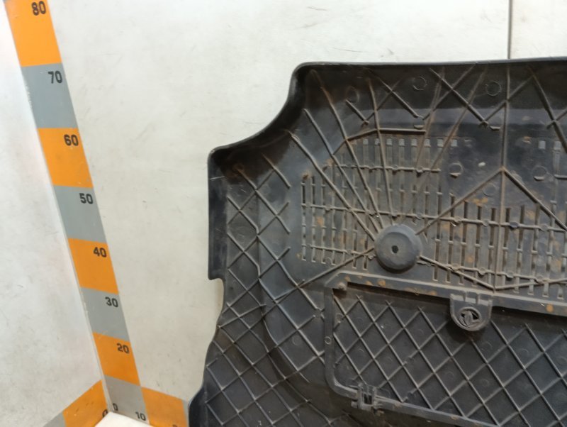 Крышка двигателя