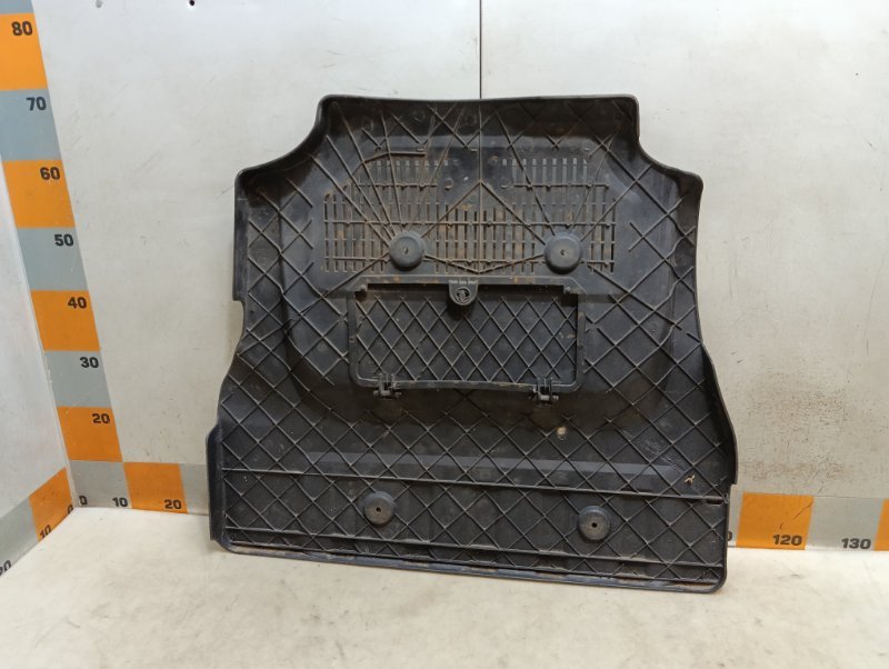 Крышка двигателя