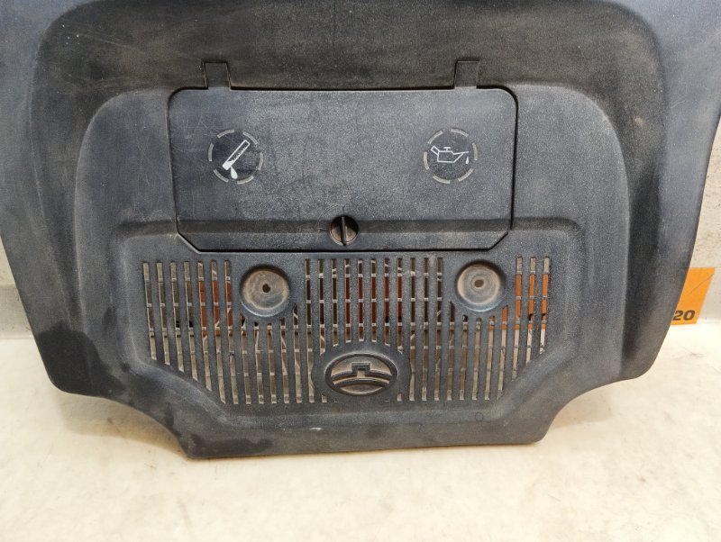 Крышка двигателя