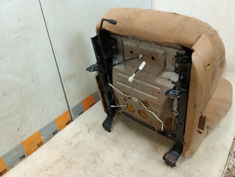 Сиденье переднее левое