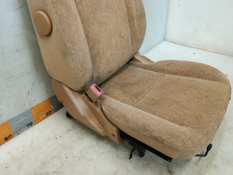 Сиденье переднее левое