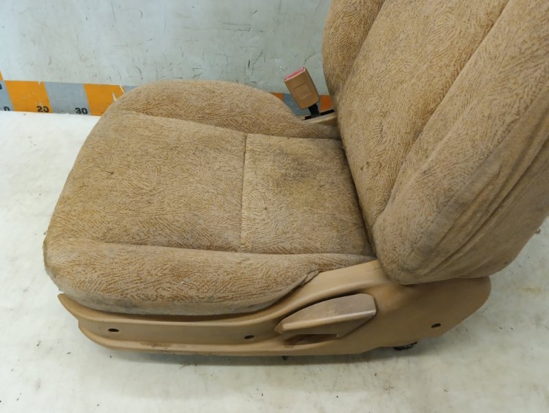 Сиденье переднее левое