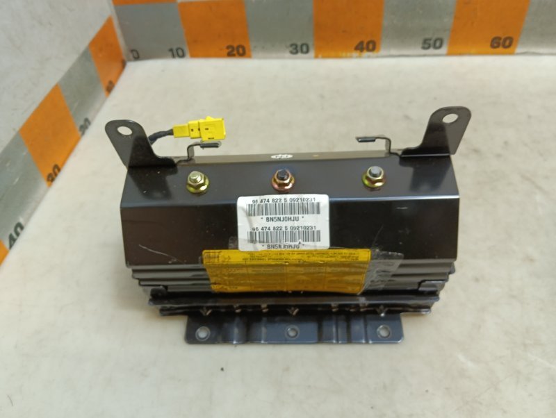 Подушка безопасности пассажирская (в торпедо)