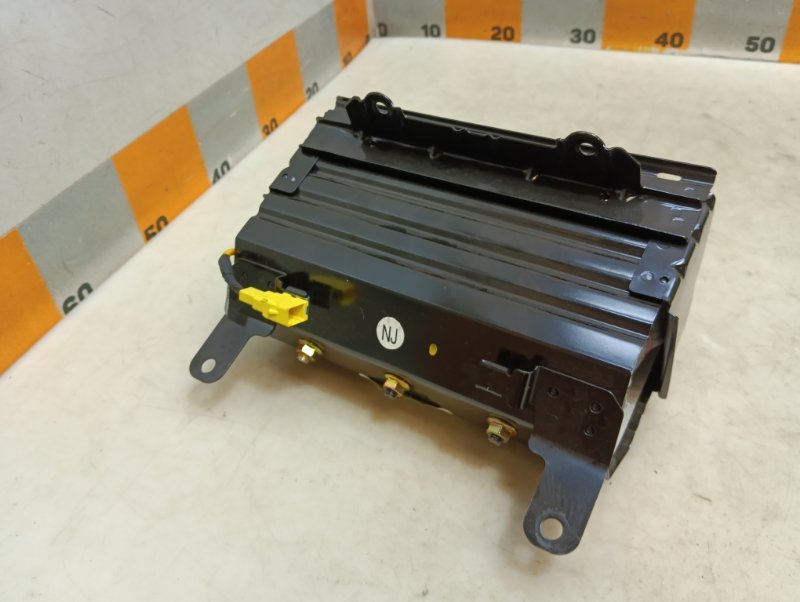 Подушка безопасности пассажирская (в торпедо)