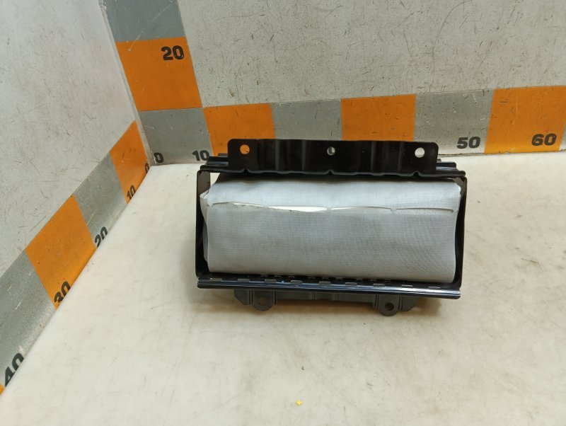 Подушка безопасности пассажирская (в торпедо)