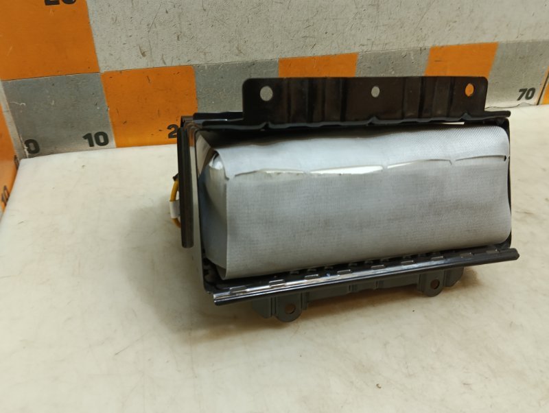 Подушка безопасности пассажирская (в торпедо)